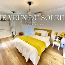 Chambre du logement Je veux du Soleil à Pujaut, aux tons jaunes