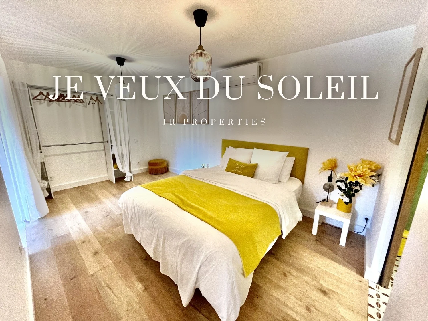 Chambre du logement Je veux du Soleil à Pujaut, aux tons jaunes
